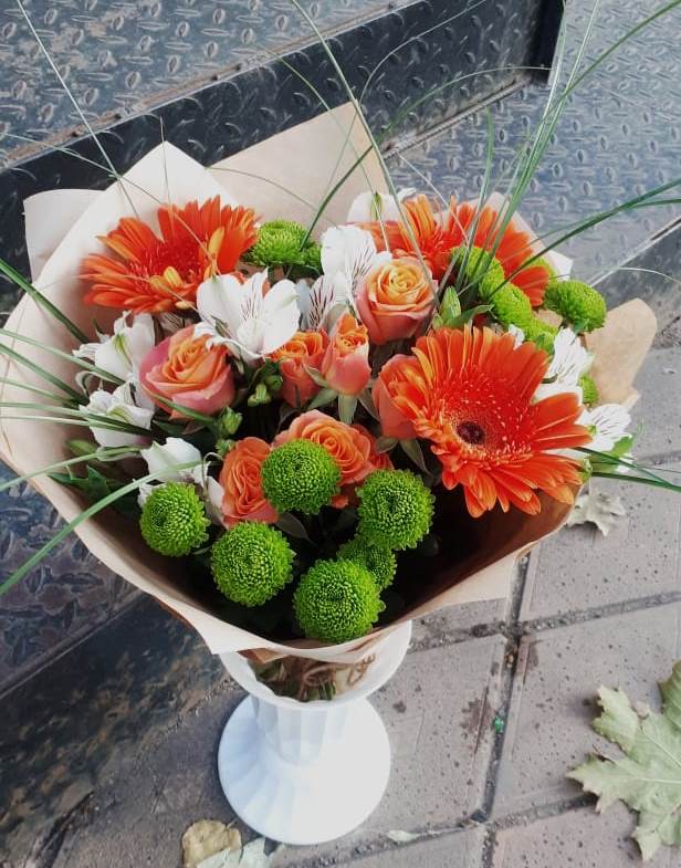 Букет цветов из: Герберы, Хризантемы, Альстромерии и Розы в Нижняя Тавда