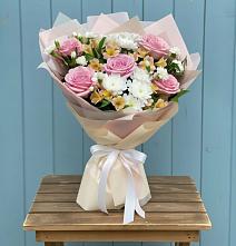 Букет цветов из:  Гвоздики, Орхидеи и Розы в Нижняя Тавда