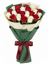 Букет Микс из красных и белых роз в Нижняя Тавда