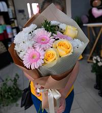 Букет цветов из:  Герберы, Розы и Хризантемы в Нижняя Тавда