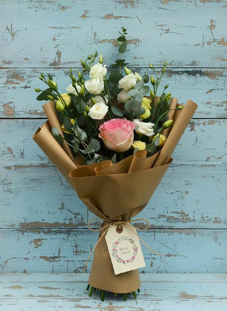 Букет цветов из: Розы и Лизиантусы в Нижняя Тавда