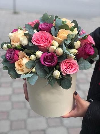 Цветочная композиция из Розы в шляпной коробке в Нижняя Тавда