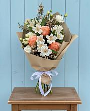 Букет цветов из:  Альстромерии, Лизиантусы, Розы и Хризантемы #REPLACE_PRED# Нижняя Тавда