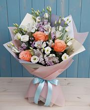 Букет цветов из:  Лизиантусы, Розы, Альстромерии и Гипсофила в Нижняя Тавда