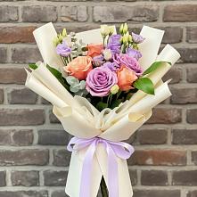 Букет цветов из:  Лизиантусы и Розы в Нижняя Тавда