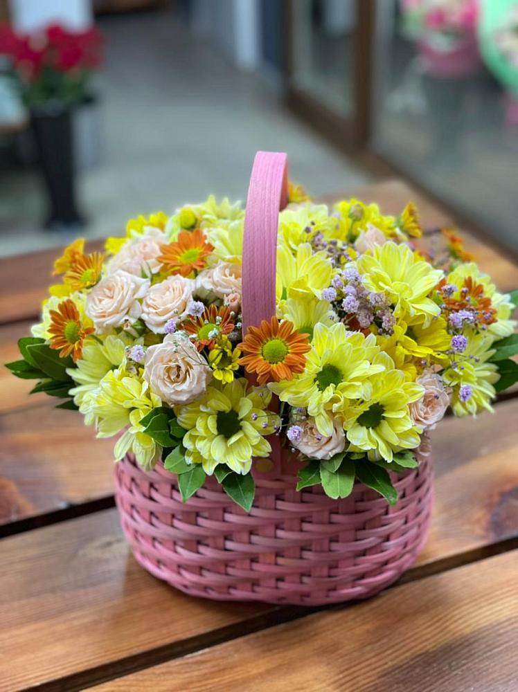 Цветочная композиция из Хризантемы и Розы в корзине в Нижняя Тавда