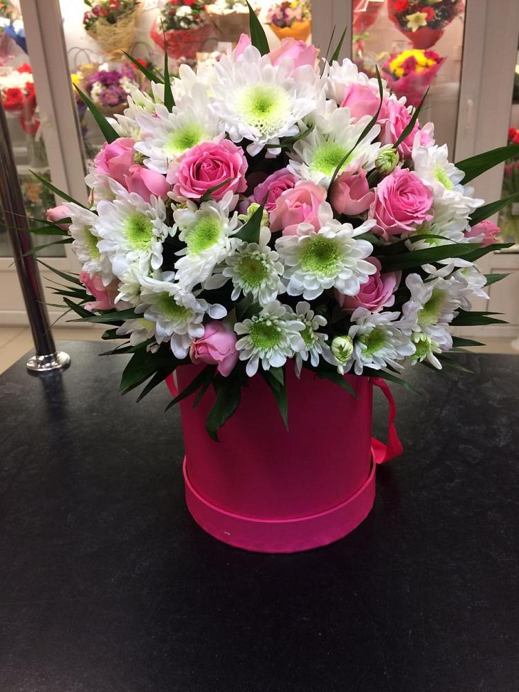 Цветочная композиция из Розы и Хризантемы в шляпной коробке в Нижняя Тавда