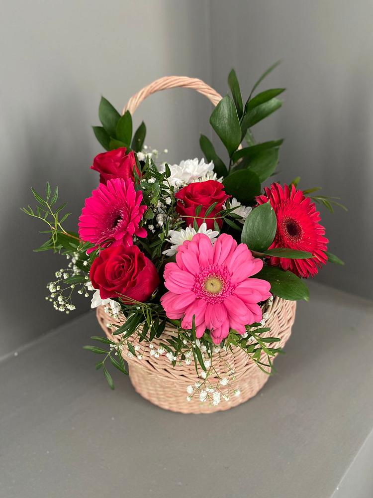 Цветочная композиция из Розы, Хризантемы и Герберы в корзине в Нижняя Тавда