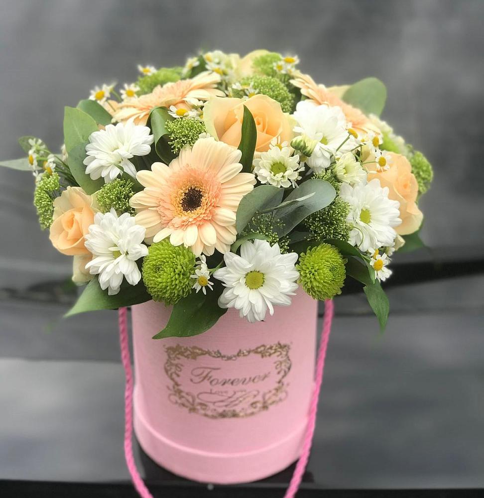 Цветочная композиция из Розы, Герберы и Хризантемы в шляпной коробке в Нижняя Тавда