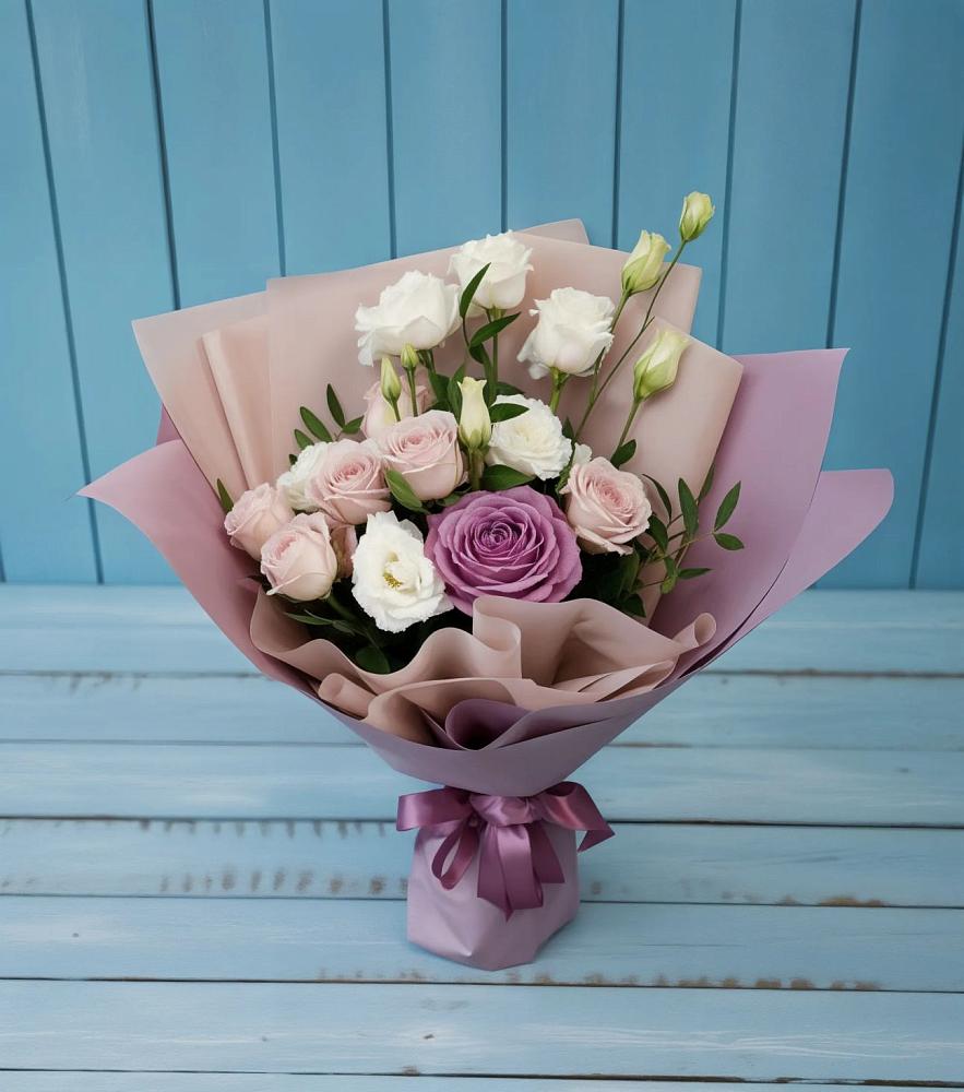 Букет цветов из: Розы и Лизиантусы в Нижняя Тавда